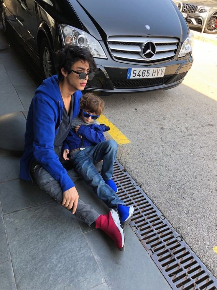 Happy birthday Big Bro.. Long live Aryan Khan.        