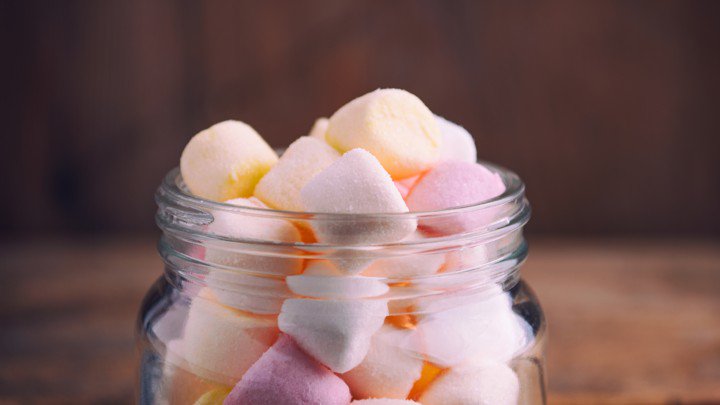 EskoCommunityEd's tweet image. Fill a cup with marshmallows. Have your child guess how many marshmallows might be in the cup. Pour them out to count! Maybe eat a few too! #mondaymathtips #earlychildhoodeducation
