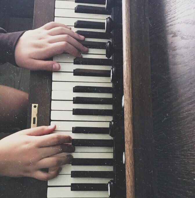 quote_aesthetic's tweet photo. Meet Me in the Hallway https://t.co/3zMCAnOKg2