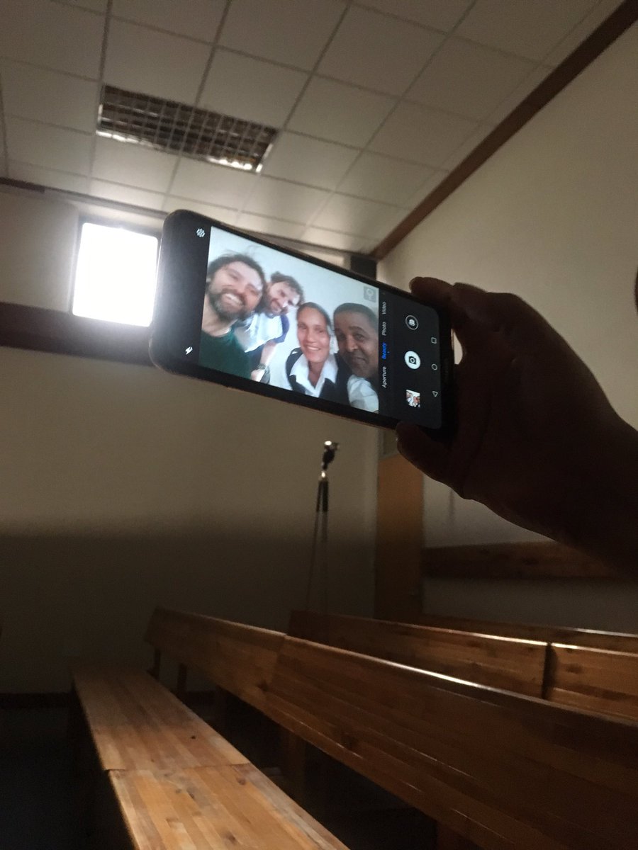 Hanging out with the very friendly guards at the Oudtshoorn magistrate. Looking for Loeloeraai (from the 1923 sci-fi book by CJ Langenhoven) the alien from Venus who ended up in court. <a href="/tofisca/">Tommaso Fiscaletti</a> <a href="/nicgrobler/">Nic Grobler</a> #hemelliggaam #theattempttobeherenow