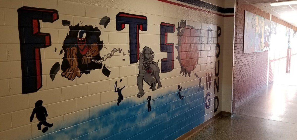 tomhatch4unc's tweet photo. Artwork by FTS senior Wesley Jones awaits students and staff Tuesday! @FTSSGA @FTSATHLETICS @FTSNewsNetwork https://t.co/7whaIHbfLc