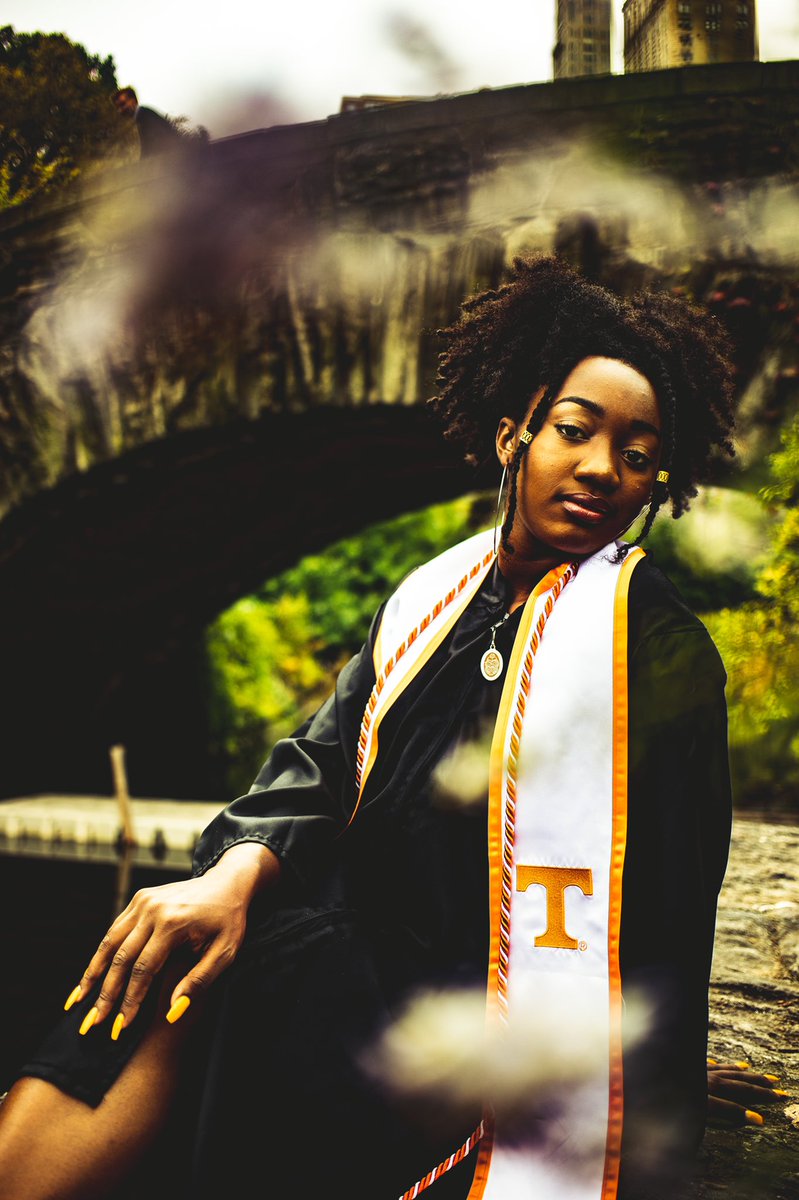 BoydShotImages's tweet photo. Grad Season🎓🔥
•
•
•
“No effort, no results”
•
•
#GradPhotography #NYCPhotography https://t.co/kqdHG3GBR1
