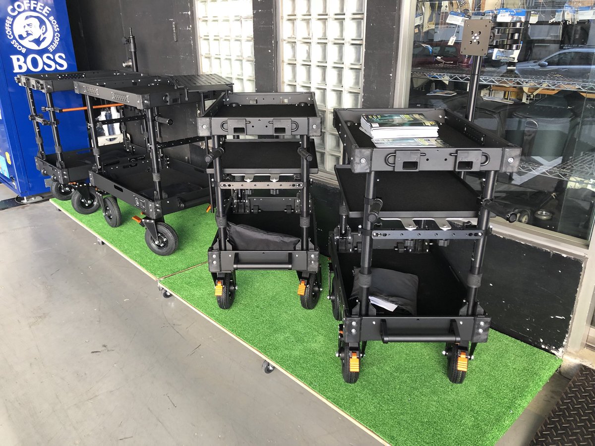 銀一スタジオショップ店頭では、新しく取り扱い開始したINOVATIV