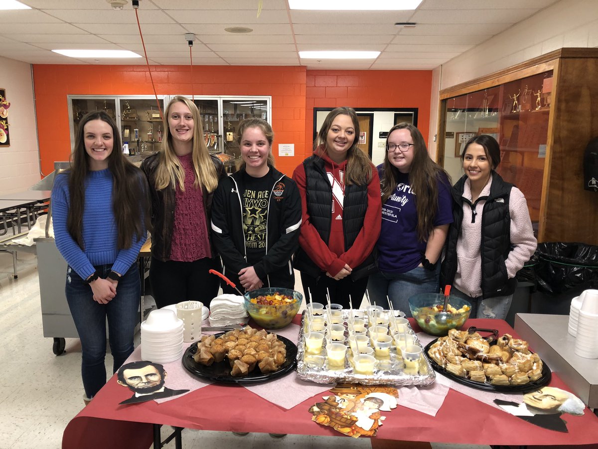 Thank you to the FBLA members that helped serve our veterans before the program, today!