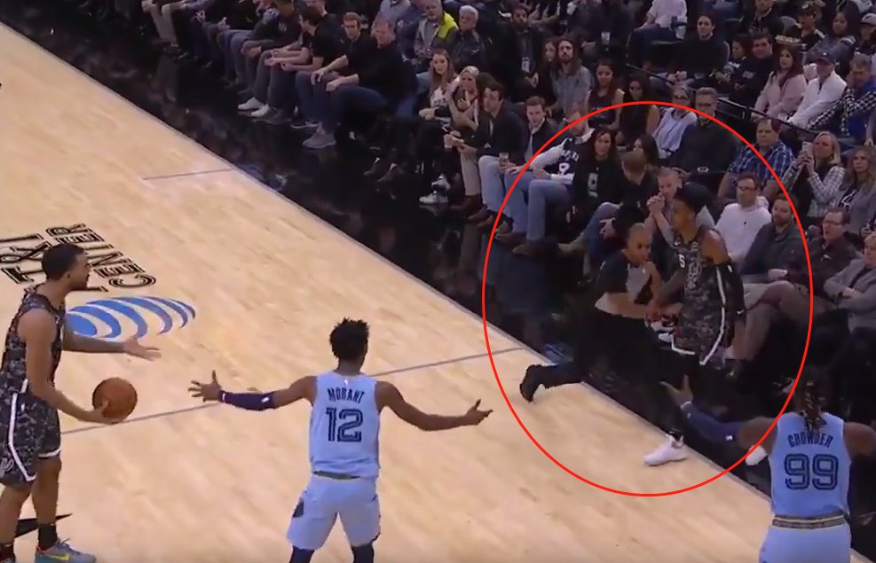 【影片】腦子短路！馬刺新星上演五大糗，二次發球裁判也被嚇了一跳！-黑特籃球-NBA新聞影音圖片分享社區