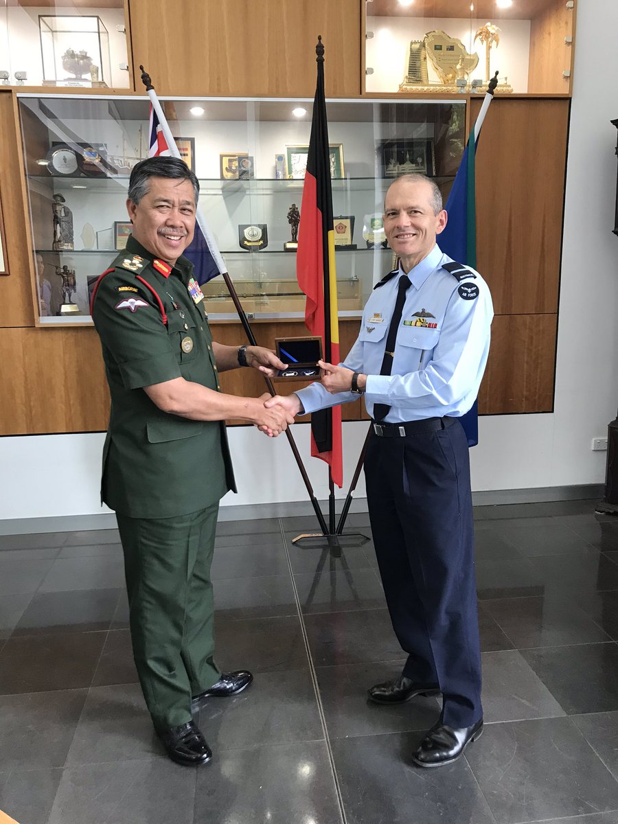 ADFinMalaysia's tweet image. Australian Defence College @ADC_Australia welcomed MalaysianJoint Force Commander @TenteraDarat @tldm_rasmi @airforcenextgen to tour the facility and discuss Australia’s journey to joint education.
@CMDT_AWARC  #makePMEfunagain