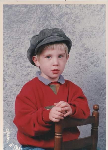 Do_K_'s tweet photo. Moi à 3 ans puis à 17 ans (avec une dégaine très spéciale 😅) #posetabouille https://t.co/9ELF1q2xDE