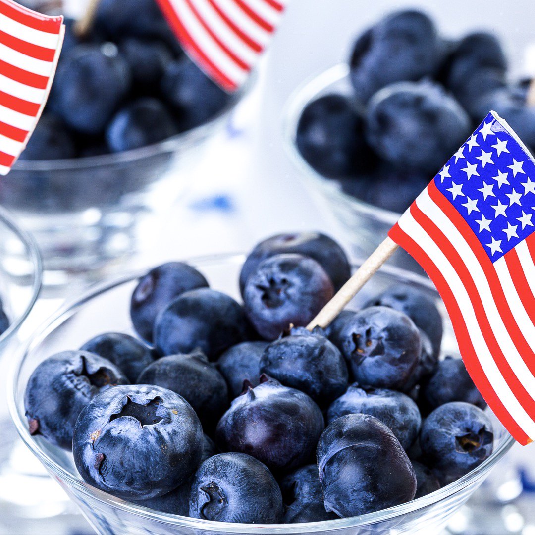 cookwithdash's tweet photo. Here at Dash, we're taking time this Veteran's Day to celebrate and appreciate our troops with some fresh, festive snacks. Comment below what you're doing today in honor of our troops!๐บ๐ธ๐ช
โโโโโโโโโโโโโ
#unprocessyourfood #supportthetroops #veteransday #america https://t.co/hqUmSwSdjH
