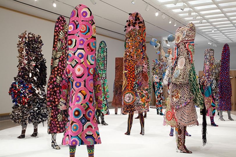 Nick Cave Cave creates “Soundsuits”—surreally majestic objects blending fashion and sculpture—Fully concealing the body, the “Soundsuits” serve as an alien second skin that obscures race, gender, and class, allowing viewers to look without bias towards the wearer’s identity.