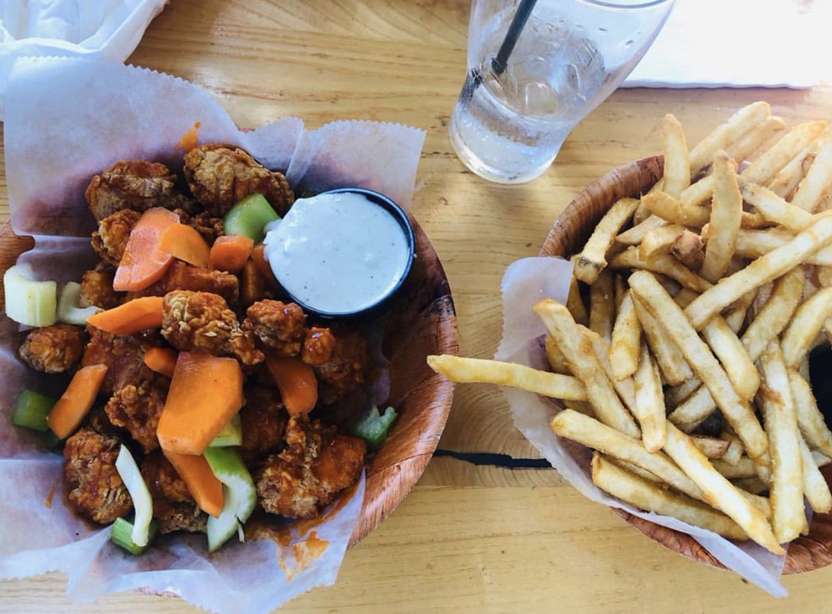 Dillon's Boston (@dillonsboston) on Twitter photo Spice up your Monday with some buffalo wings and our delicious french fries😱 Spice up your Monday with some buffalo wings and our delicious french fries😱