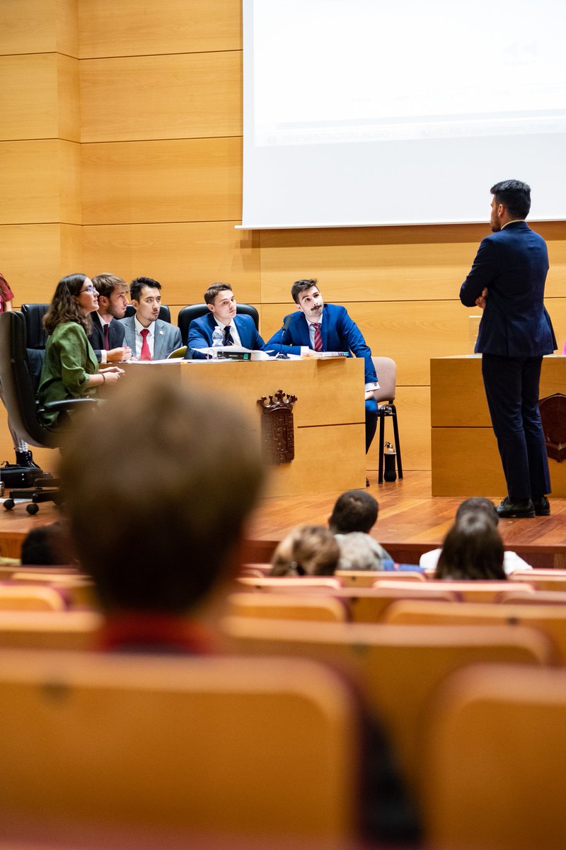 sdcomplutense's tweet photo. Han llegado las fotos oficiales del torneo Séneca de Córdoba organizado por @auladebateuco.

Vemos en la primera el maravilloso encuentro en la final entre los dos equipos UCM, que dio la victoria al equipo Complutense 1. https://t.co/Jglmohgq5V
