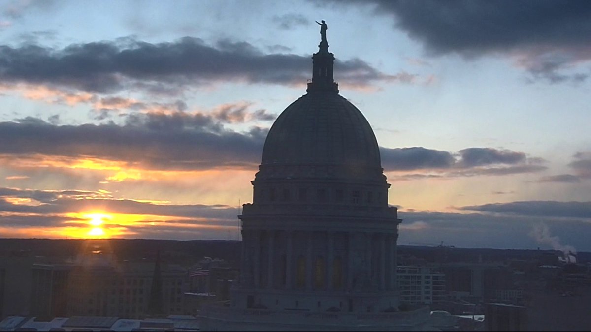 WMTVtech's tweet image. Tonight's sunset in downtown Madison via the NBC15 Capitol Skycam. @NBC15_Madison