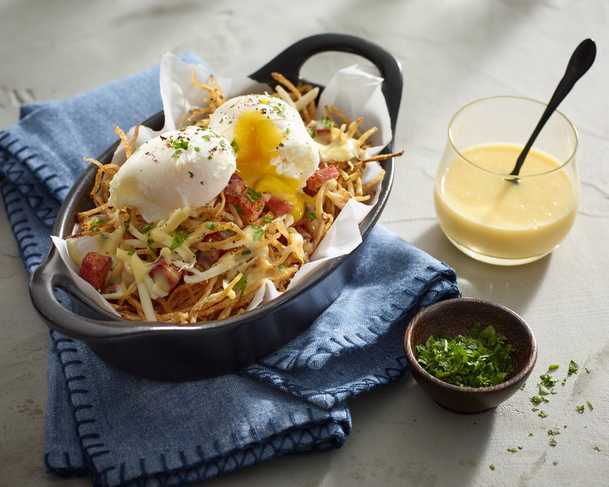 This Breakfast Poutine is fire. ow.ly/f59430pNyvZ