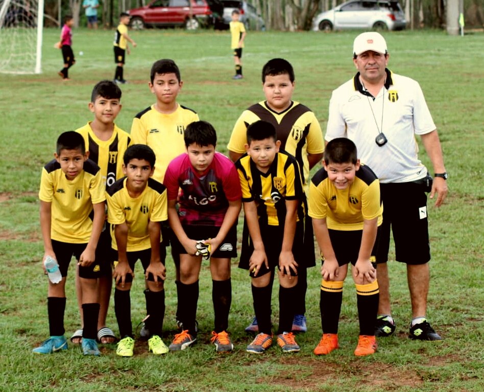 GuaraniEDF's tweet photo. ¡La Escuela Aborigen de Ypané a las Finales!
Los chicos accedieron a la final, en cuatro categorías. 👏🏼👏🏼👏🏼👏🏼
🏆 Copa Academia
🆚 Atlántida
#Cat2008: (4-2) penales
🏆 Copa Bronce Asopefu
🆚 Tayuazape
#Cat2010: 3-1
#Cat2009: 3-1
#Cat2005: 1-1
¡Felicitaciones, aborígenes! 🥳💛🖤 https://t.co/2QVmdXb43D