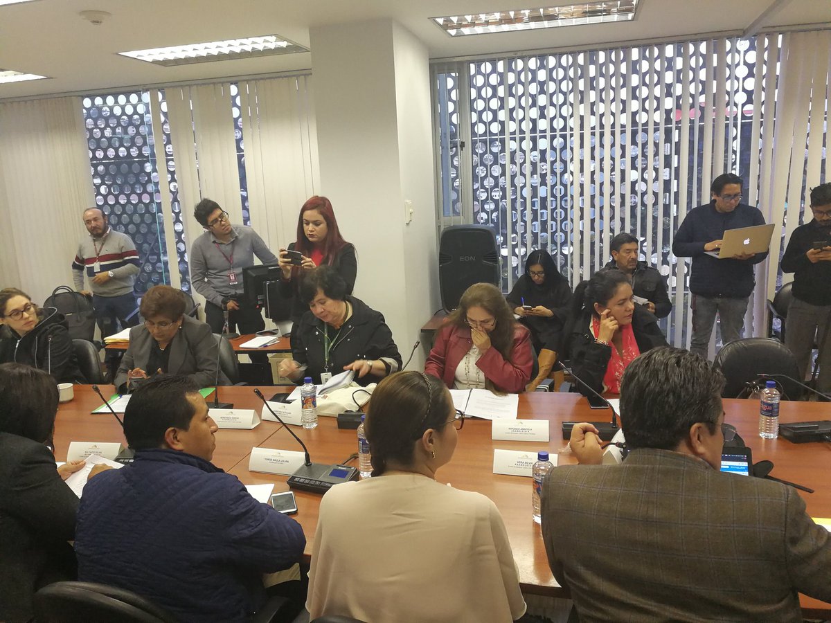 EcAdepon's tweet image. #nov11 Rectora de @EPNEcuador, Dra @FlorinellaM invitada en este momento a la mesa principal de la Comisión de Educación de @AsambleaEcuador. La marcha pacífica de la Comunidad hizo que nos escuchen!!! #poliUnida #noRecortePresupuesto @FEUEnac_Ecuador @FEPUPE_ec