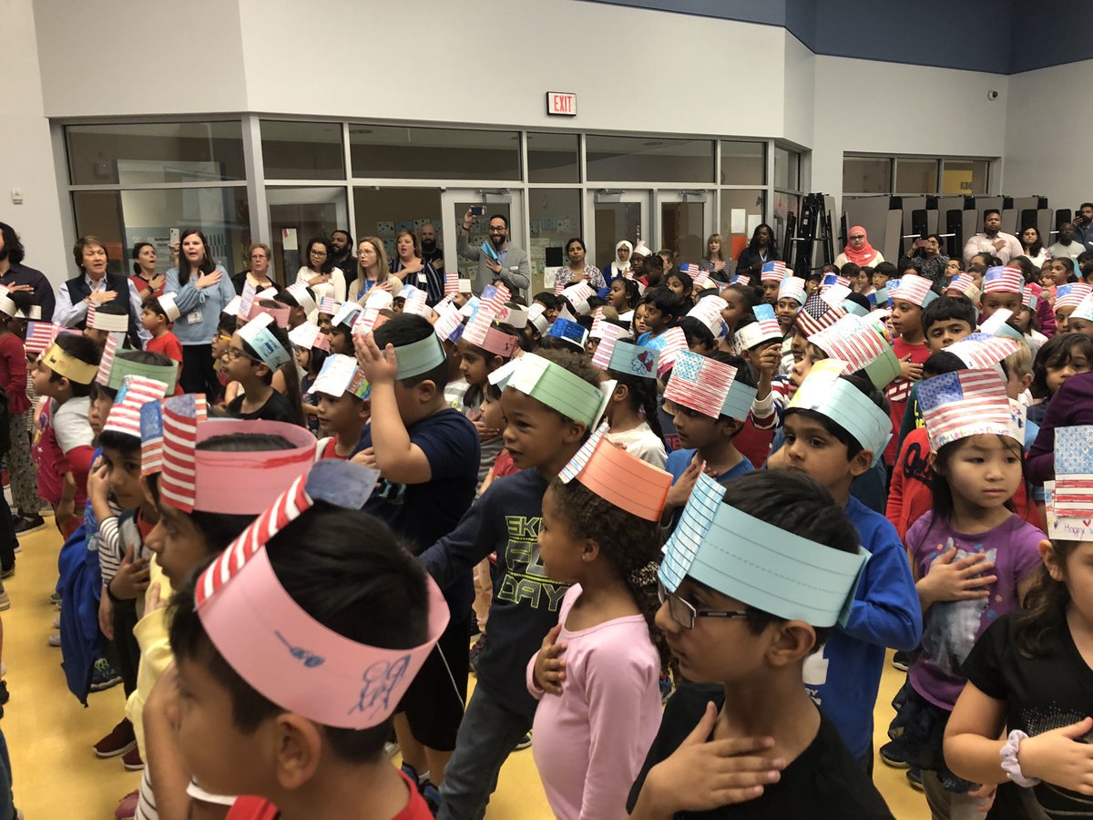 CVME_Huskies's tweet photo. BEAUTIFUL JOB 3rd grade!!! So proud of you honoring our nations veterans ❤️💙🇺🇸 https://t.co/SQStVDmlmD
