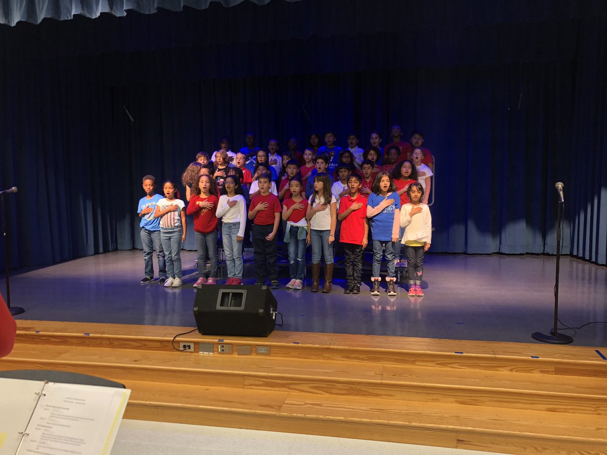 CVME_Huskies's tweet photo. BEAUTIFUL JOB 3rd grade!!! So proud of you honoring our nations veterans ❤️💙🇺🇸 https://t.co/SQStVDmlmD