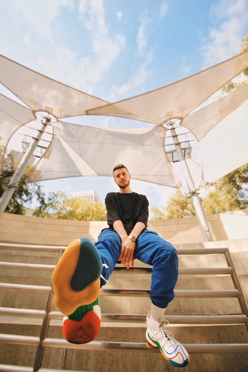 lucidthemag's tweet photo. “Any song that you hear from me, my intent was fairly simple - I want you to feel like it’s a song you’ve known forever.” —@itslostboy in our October issue. Read the full interview on pages 36-37 👟⬇️
https://t.co/VQlLIoQsEK
photo by @TeddieHartPhoto 
interview by @nootzies https://t.co/kIgvrlSP6K