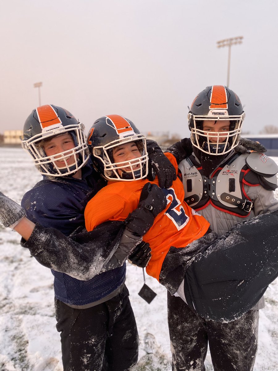 kala_sundstrom's tweet photo. memories of a lifetime💙🧡 https://t.co/NkjjmuJQvB