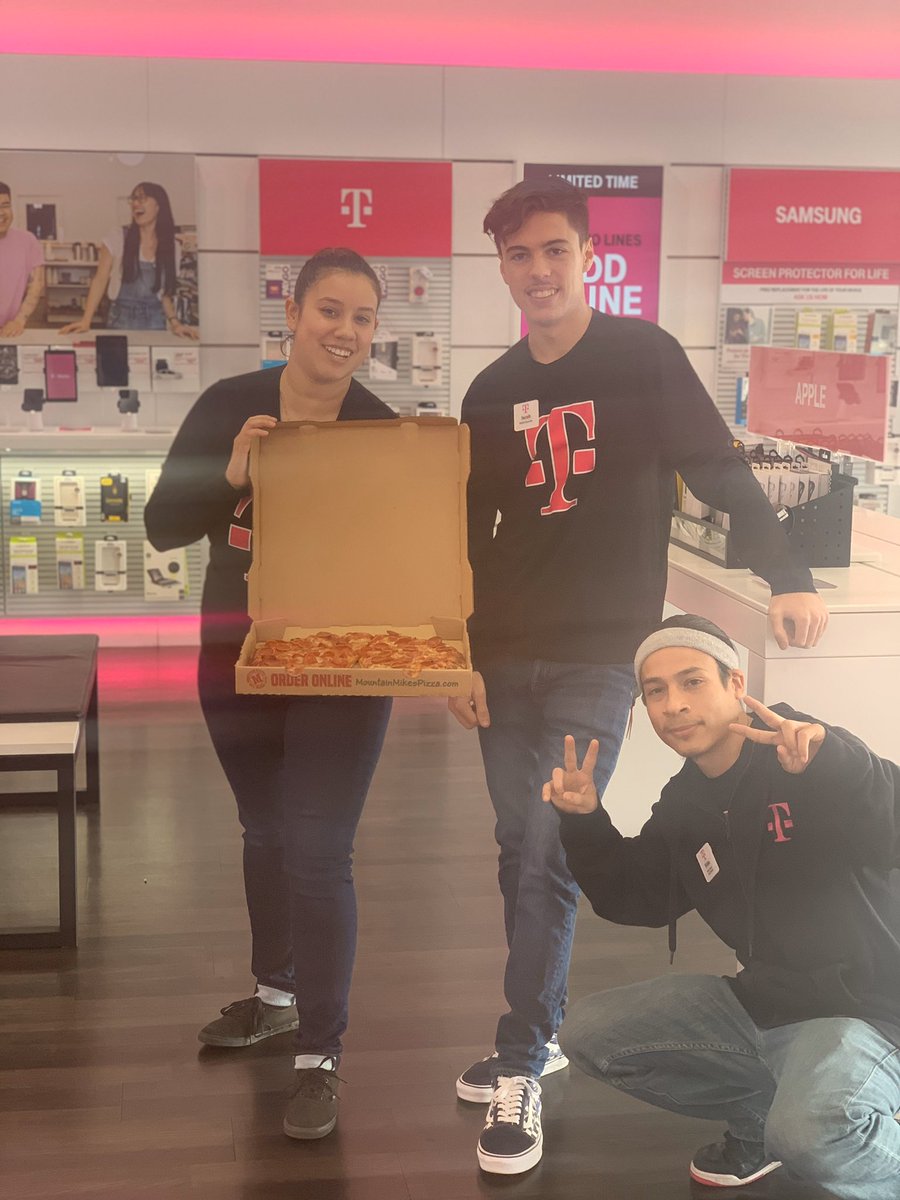 Eddies_Tweets's tweet photo. Teamwork Makes The Dream Work😎🤷🏻‍♂️ Apple Watch Out 🍎 With An Alcatel On Us Plus A Timex Watch✔️ @Andromeda983C @MGonzal186 @lexiluvzsina10 #Littsburg 🔥  #timex #AlcatelOnUs #HablamosEspañol 👍🏼👍🏼🔥#WhoGotRanch https://t.co/I8a71tYC9j