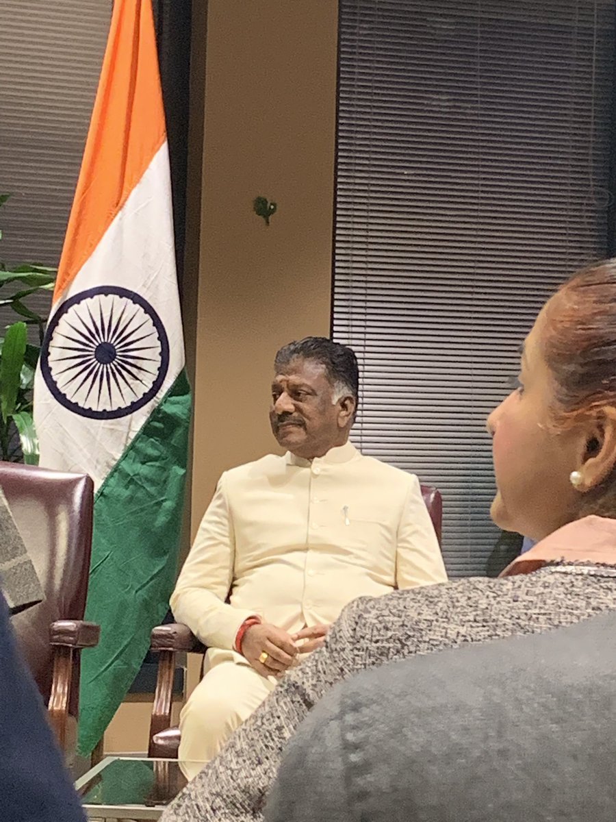 AmandaSathiaraj's tweet photo. Deputy Chief minister of Tamilnadu in Chicago to tak about Business and investment opportunities for US entrepreneurs and businesses in the state. @IndiainChicago @IndianEmbassyUS @TNYoungsterTeam
#TamilNadu #business #investments #ChiefMinister #OPS #Chicago #generalconsul https://t.co/lzXrXbga9V