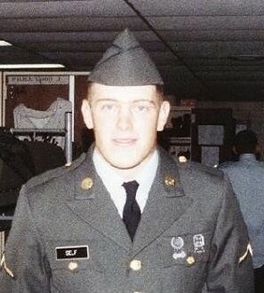 ElissaMichalski's tweet photo. Today we honor those who serve in our armed forces. Here are a few of my favorite vets. My dad, Scott, and grandfather, Scott; my grandfather, Tom; my brother, Scott; my niece, Ceili. Represented are the Army, Navy, Army Air Corps, and Marines. #VeteransDay https://t.co/8jtNopSyWJ