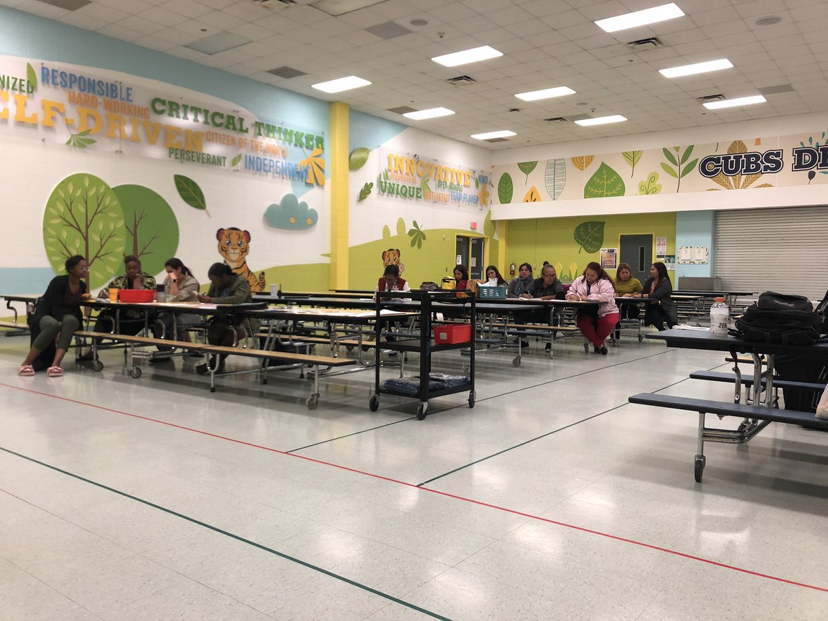 mrsstephens219's tweet image. Great job @WikstromDulce training our T’s on how to analyze a running record accurately. Deep discussion today! @Keeble_AISD #TheMontessoriWay #KeebleONEteam #MajesticMondays