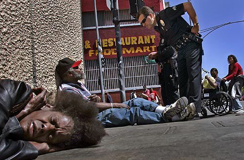 Black_Action's tweet image. Black Americans are over represented in 3 specific populations:

Poverty-stricken
Incarcerated
Homeless

We have absolutely no time for BS.
We got work to do.
#GetOnCode