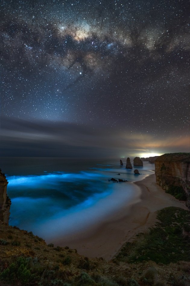 CSIRO's tweet photo. Photographer Craig Richards captured the moment luminous blue waves crashed upon the 12 Apostles. 💙⠀

Bioluminescence is found in many marine organisms. In fish alone, there are about 1,500 known species that luminesce. 🐟🌊

IG: craig_richards_photography ^GK https://t.co/Rj6nWsWC7M