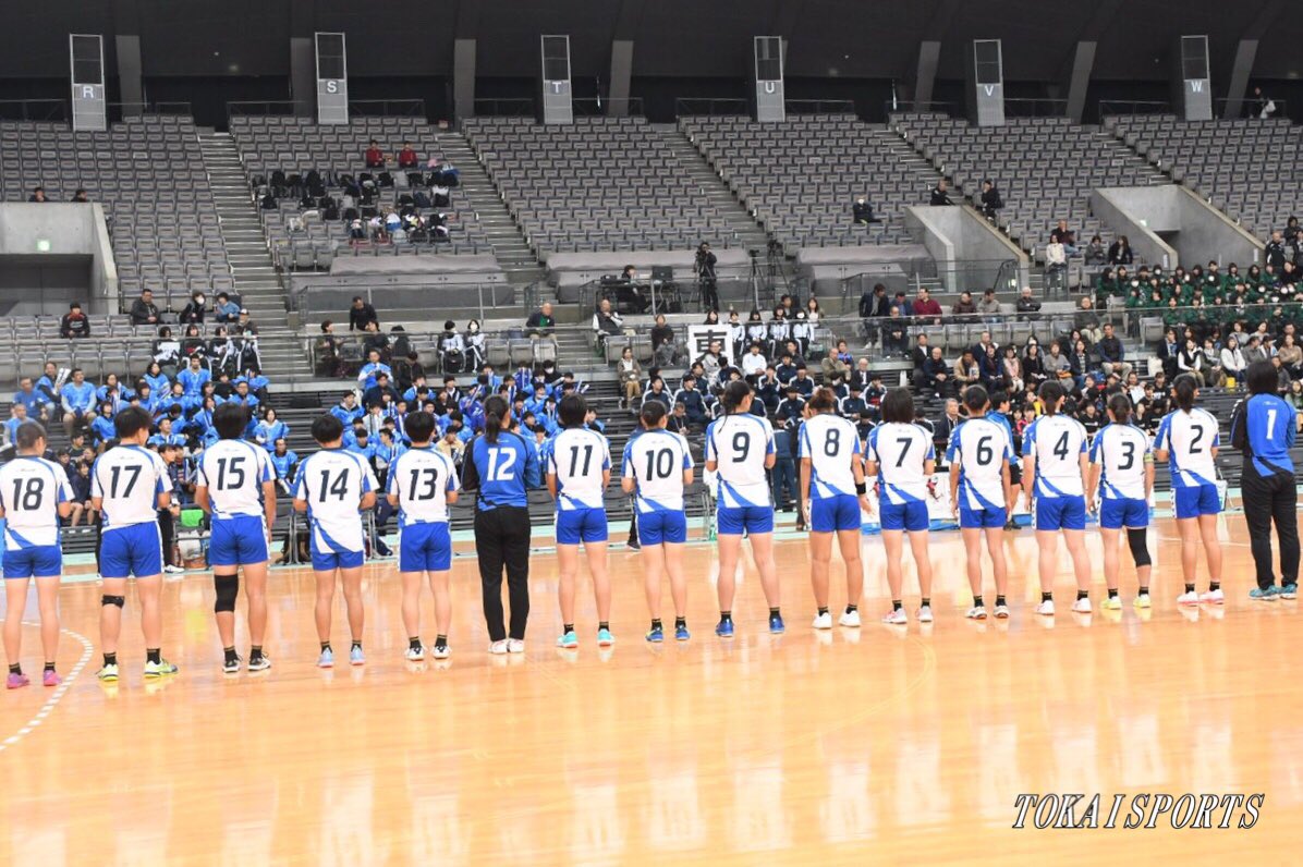 TOKAI_SPORTS's tweet photo. 【湘南校舎女子ハンドボール部】
『王者、大阪体育大の力を見せつけられる結果に』
11月11日に行われました全日本学生選手権大会準決勝、大阪体育大戦の試合レポートです。
是非ご一読ください。（忍田） https://t.co/niv4ULDl5U https://t.co/FEiROdTHeK