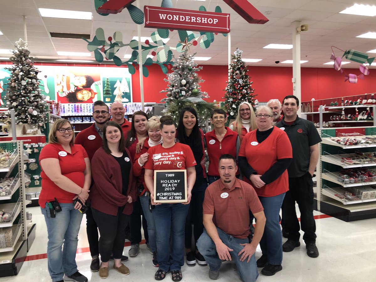 KellySakai1's tweet photo. @Twlyons_1987 and the entire Heath Team at 989 are ready for Christmastime! Love seeing food set and ready to go these last two visits!! Holiday readiness at its best!!! https://t.co/YSXkEzR7XE
