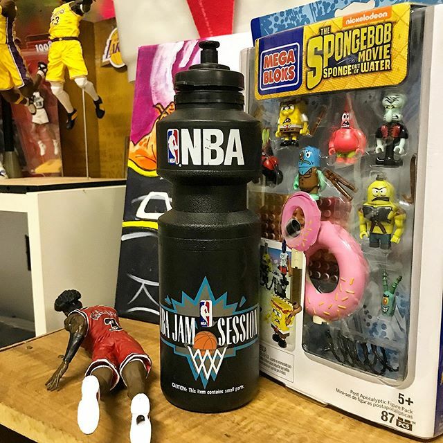 mobscave's tweet photo. JAM. 1992 #NBAJamSession Drink Bottle from Royal Melbourne Show showbag. 🏀 https://t.co/oaXXUaBhhw https://t.co/J3waEwimfK