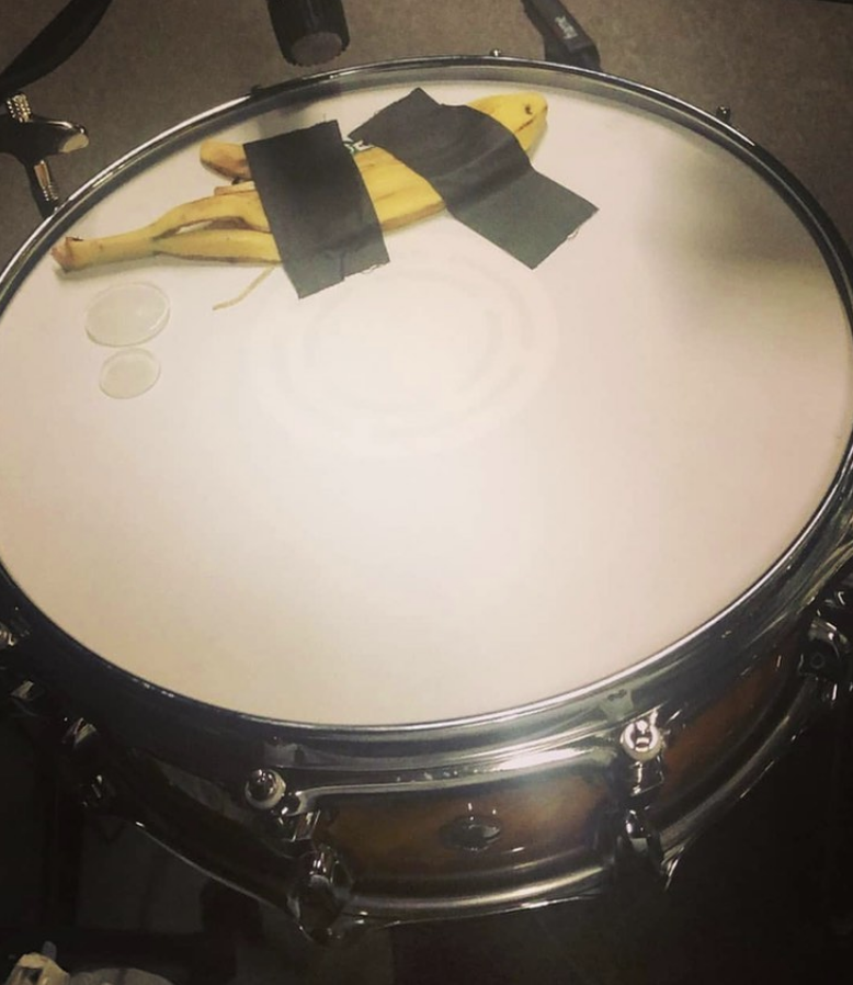 #Humor
Cuando busques un sonido mas orgánico, acá tienes la solución. Aplica para el #Timbal 😅
#FelizSemana Tycooners!