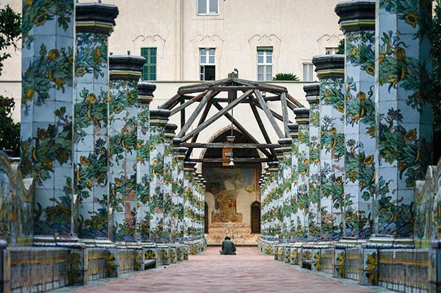 AHAcourses's tweet photo. Majolica inspiration at Santa Chiara 🌿🌼🍇
.
.
.
.
#napoli #santachiara #naples #italia #italiantravel #majolicatiles #tiles #gapyear #gapsemester #studyabroad #arthistory #artist #painting #drawing https://t.co/jKygVZbIY8 https://t.co/CjUuq5FlxQ