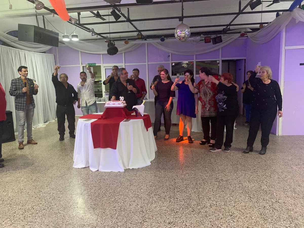 SolDeAmerica9's tweet photo. En la Cena Aniversario por los 90 años del club la nueva CD soplo las velitas https://t.co/CyvmOzax41