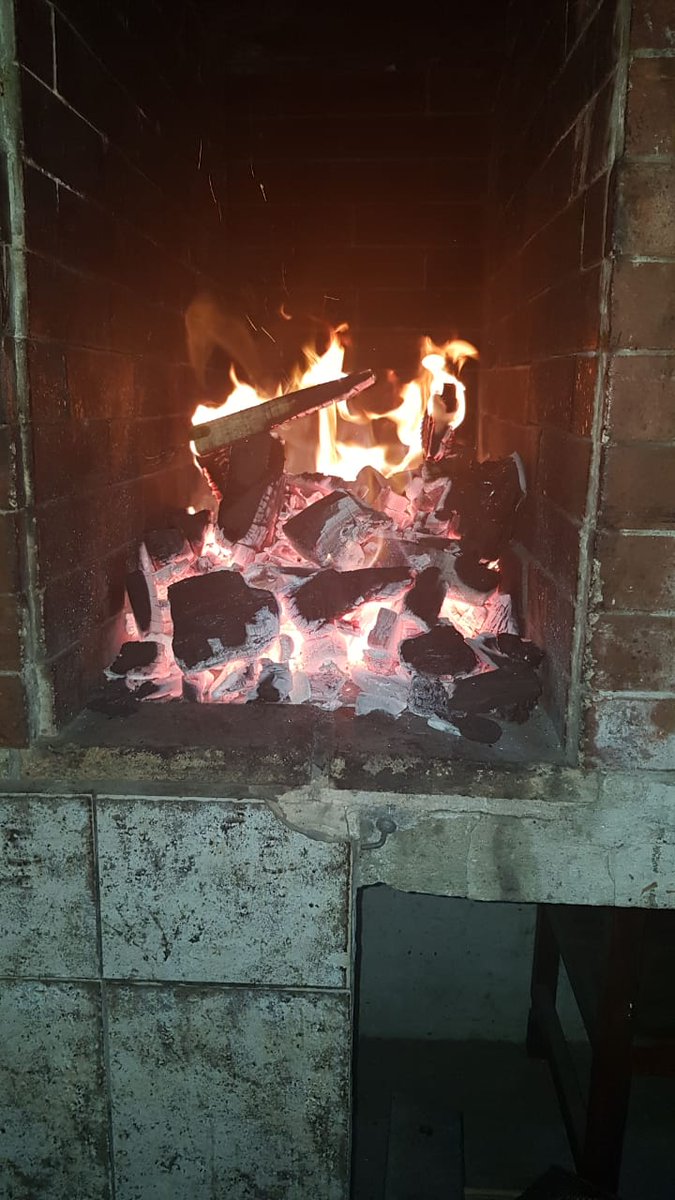SolDeAmerica9's tweet photo. Y las madres hicieron el fuego! https://t.co/5d2rzYP2NH