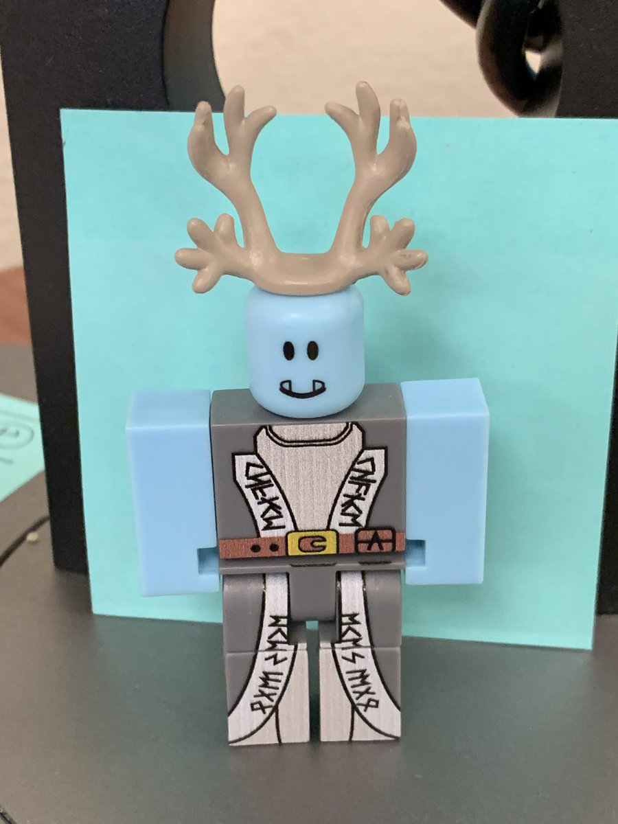 Kinnis On Twitter Can Anyone Name The 3 Things Off Model About The Toothy Deer Man Toy Cause They Bother Me More Than They Should - roblox antlers toy code