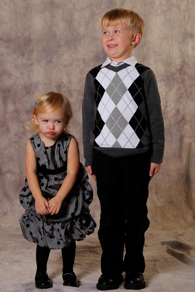 MRM6thMartin's tweet photo. One of my all time favorites #FamilyChristmasPhoto 2011 #JustOneMoreSmile? #LastOnePromise https://t.co/UgEFRhdEbD