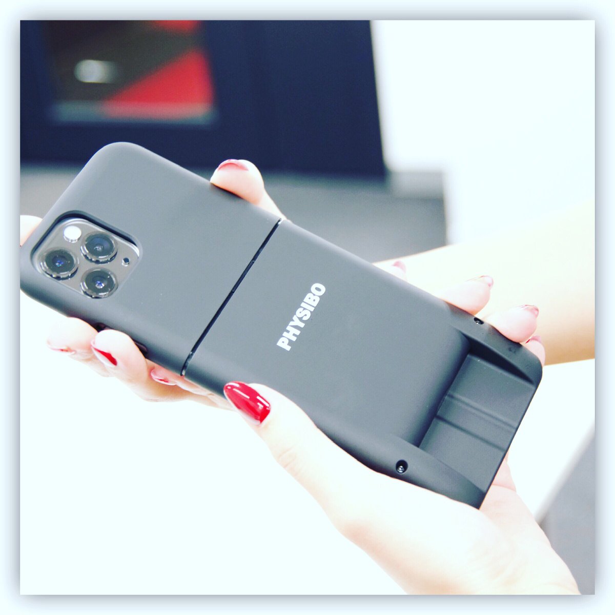 PhysiboKeyboard's tweet photo. The device is very sturdy and hard to break when dropped or impacted. In the coming years, Physibo aims to provide keyboards that are compatible with iPhone X, Xs and the brand new 11Pro for users to continue to enjoy stronger, more convenient Blackberry-like typing.⠀
#iphone11 https://t.co/RwOwCVXL8y