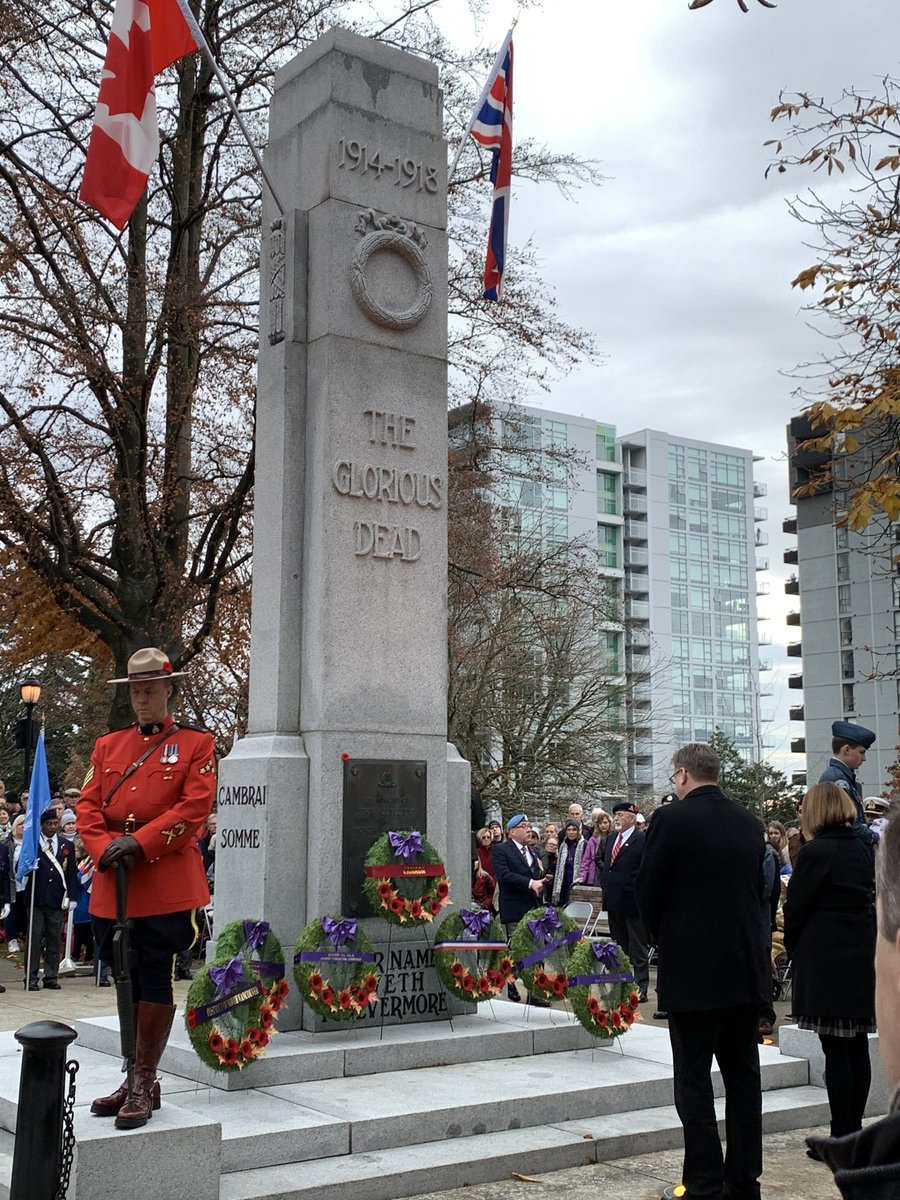 A great public turnout for North Van Remembrance Day Service. NV City Mayor ⁦<a href="/LindaCBuchanan/">Mayor Linda Buchanan</a>⁩ and DNV Mayor Little laying wreaths, as did many others, to honour &amp; respect those men and women whose sacrifice and service made our democracy possible ⁦⁦<a href="/CityOfNorthVan/">City of North Vancouver</a>⁩