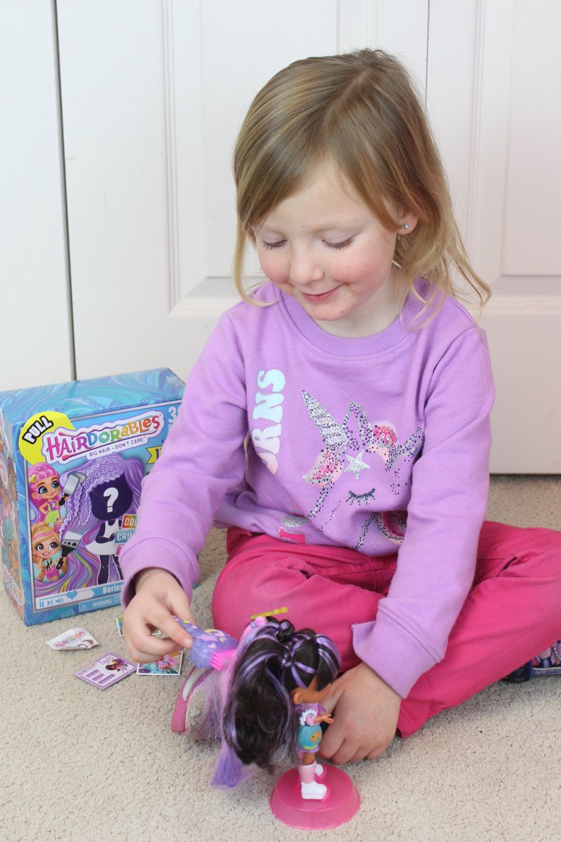 ModernSmall's tweet image. Just in time for Christmas! @hairdorables series 3 are little surprise dolls that come with beautiful and unique hair. Each box comes with a surprise hair styling tool! Go check them at at your local @Walmart!  #ad #hairdorables #walmart #socialspotters