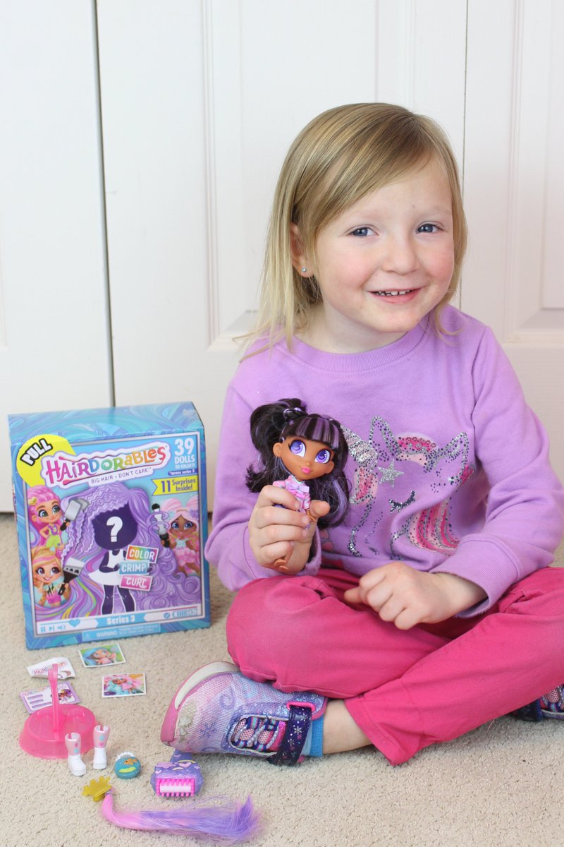 ModernSmall's tweet image. Just in time for Christmas! @hairdorables series 3 are little surprise dolls that come with beautiful and unique hair. Each box comes with a surprise hair styling tool! Go check them at at your local @Walmart!  #ad #hairdorables #walmart #socialspotters