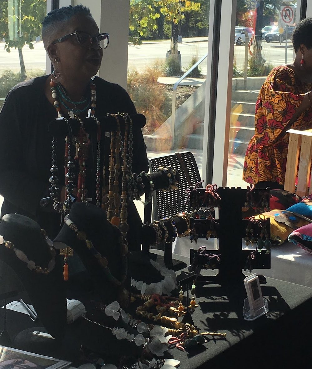 TheParksMainSt's tweet photo. #AboutThisWeekend- @KidBossSophia joined other #DCMakers at the @vvcoop Craft Fair featuring crafts, jewelry and treats made by local vendors! #ThisIsMadeInDC #shoplocal #SmallBusinessSaturday
@thisisMadeinDC @SmallBizDC https://t.co/h7Q2IH3TBV