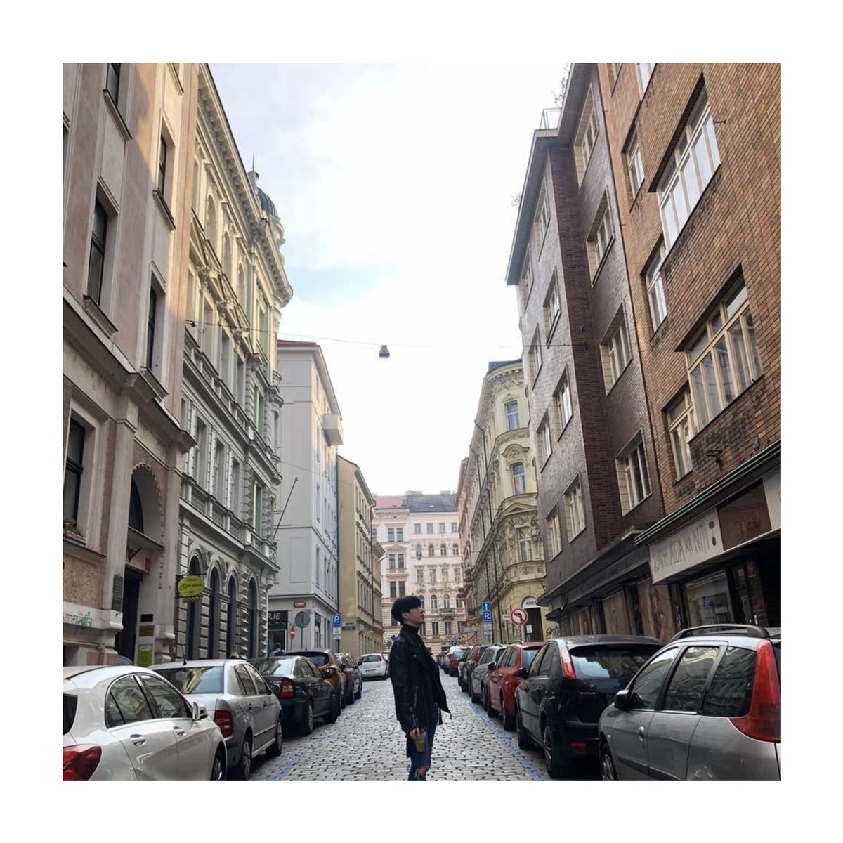 Noir_Chile's tweet photo. [Instagram • 191026] Actualización de #Seunghoon.

No importa donde tomes un foto, es una pintura No importa cuándo o dónde veamos a Lumière,es como una pintura. 
#느와르 #NOIR #IdolEnérgico #GodlyIdol #SEUNGHOON #NoirEnEuropa #Europa #overtheABYSS #Lumiere 

Cr. @Noir__official https://t.co/Bdc7IirpkL