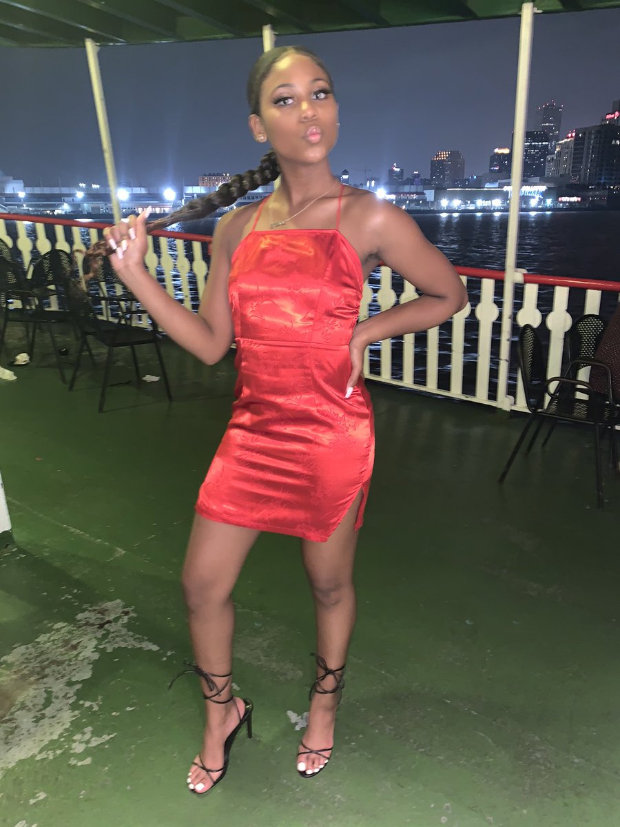 0fficiallexii's tweet photo. Leave him on red 💫 https://t.co/pfC62za1Ni