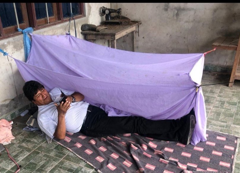 ReporteYa's tweet photo. #11Nov En su cuenta en twitter @evoespueblo #Evomorales postean esta foto y dice que así pasó su primera noche, fuera de la presidencia #Bolivia #Evorenuncio https://t.co/3VjJJyoyJe - @jogonzalezc