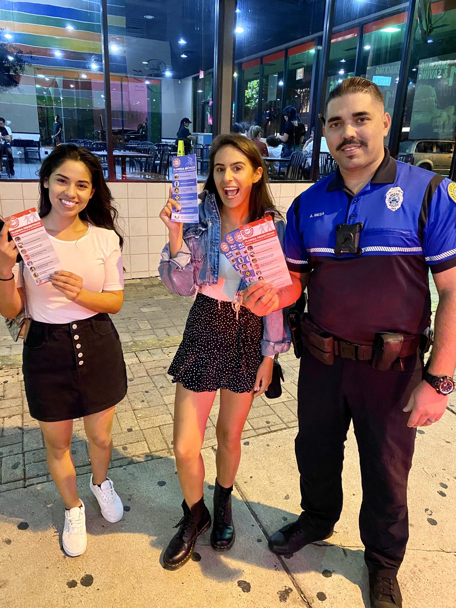 CmdrEllington's tweet photo. @MiamiPD BRickell team educating pedestrians and bicyclists #WalkWise https://t.co/8vg4urf5sr