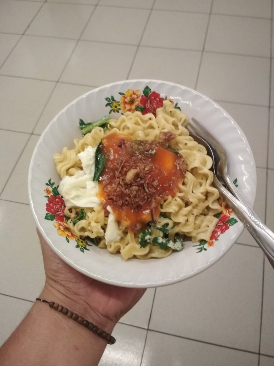 EnjoyKuis's tweet photo. Reply dong #SelasaSambat versi lo, gue kasih GO-PAY 25K u/ sambat absurd Lo!

Btw, retweet juga tweet ini dulu,
END : jam 6 sore aja deh. 

*nyarap dulu yaaa 🤣 https://t.co/sScOsv5ZmU
