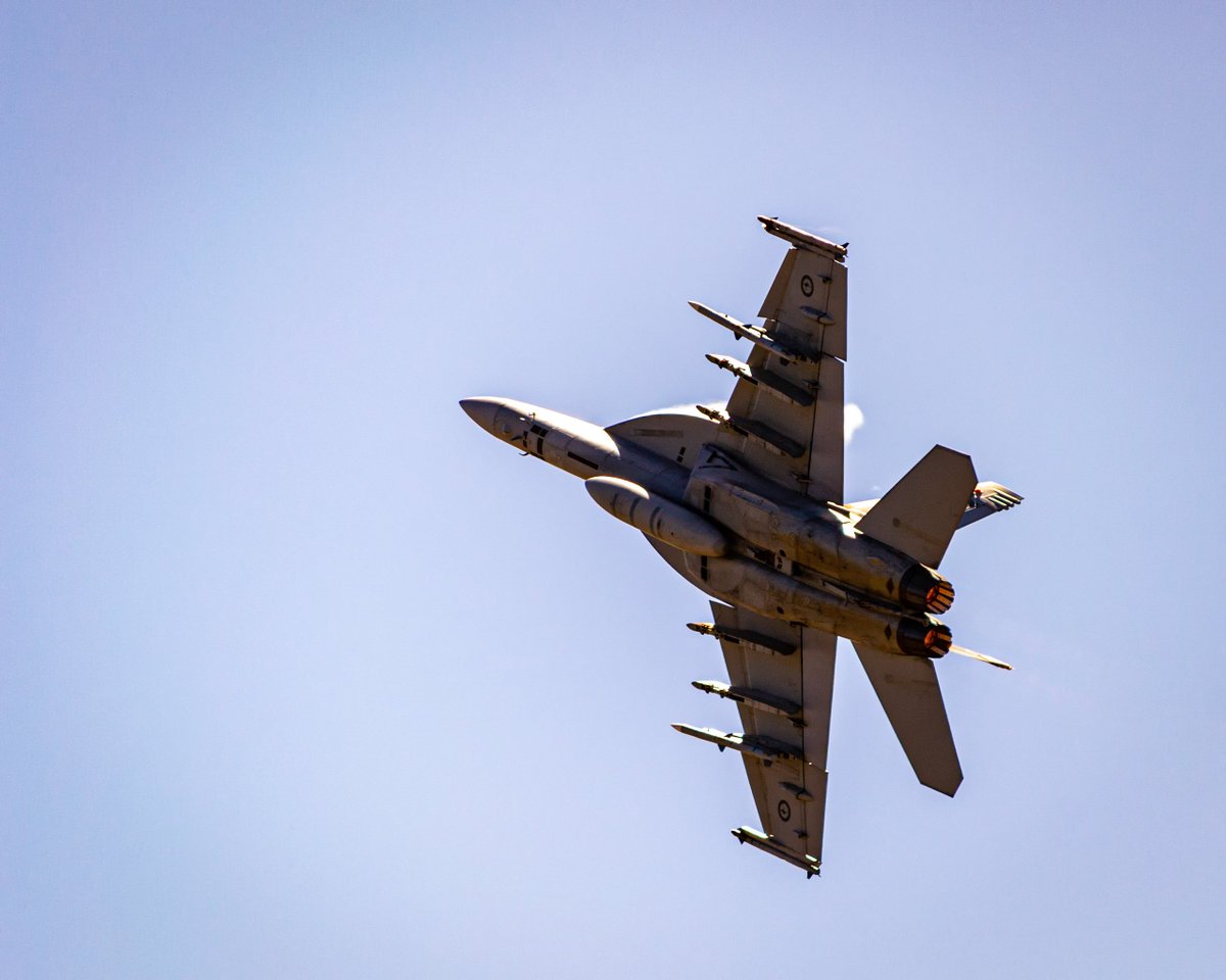 poweredbyfour's tweet photo. A bunch of us went to the RAAF Airshow 2019. Seriously amazing and awesome feats of engineering! 😎😍

Thank you Jesse Castle Thomas Lawrence Scott Gray and @michaelkgolding for the pics.

#RAAFairshow2019 #engineering #speed #machines #four #poweredbyfour #ifeeltheneedforspeed https://t.co/80zj2mpNNF