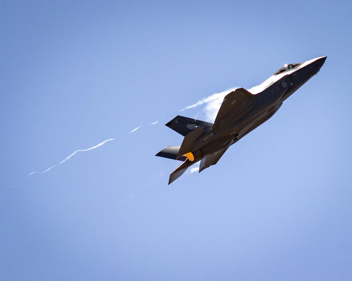 poweredbyfour's tweet photo. A bunch of us went to the RAAF Airshow 2019. Seriously amazing and awesome feats of engineering! 😎😍

Thank you Jesse Castle Thomas Lawrence Scott Gray and @michaelkgolding for the pics.

#RAAFairshow2019 #engineering #speed #machines #four #poweredbyfour #ifeeltheneedforspeed https://t.co/80zj2mpNNF